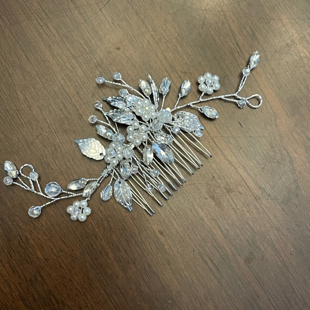 Hair comb never used
